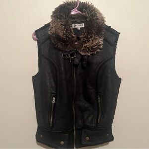 Black sleeveless Vest- size Large